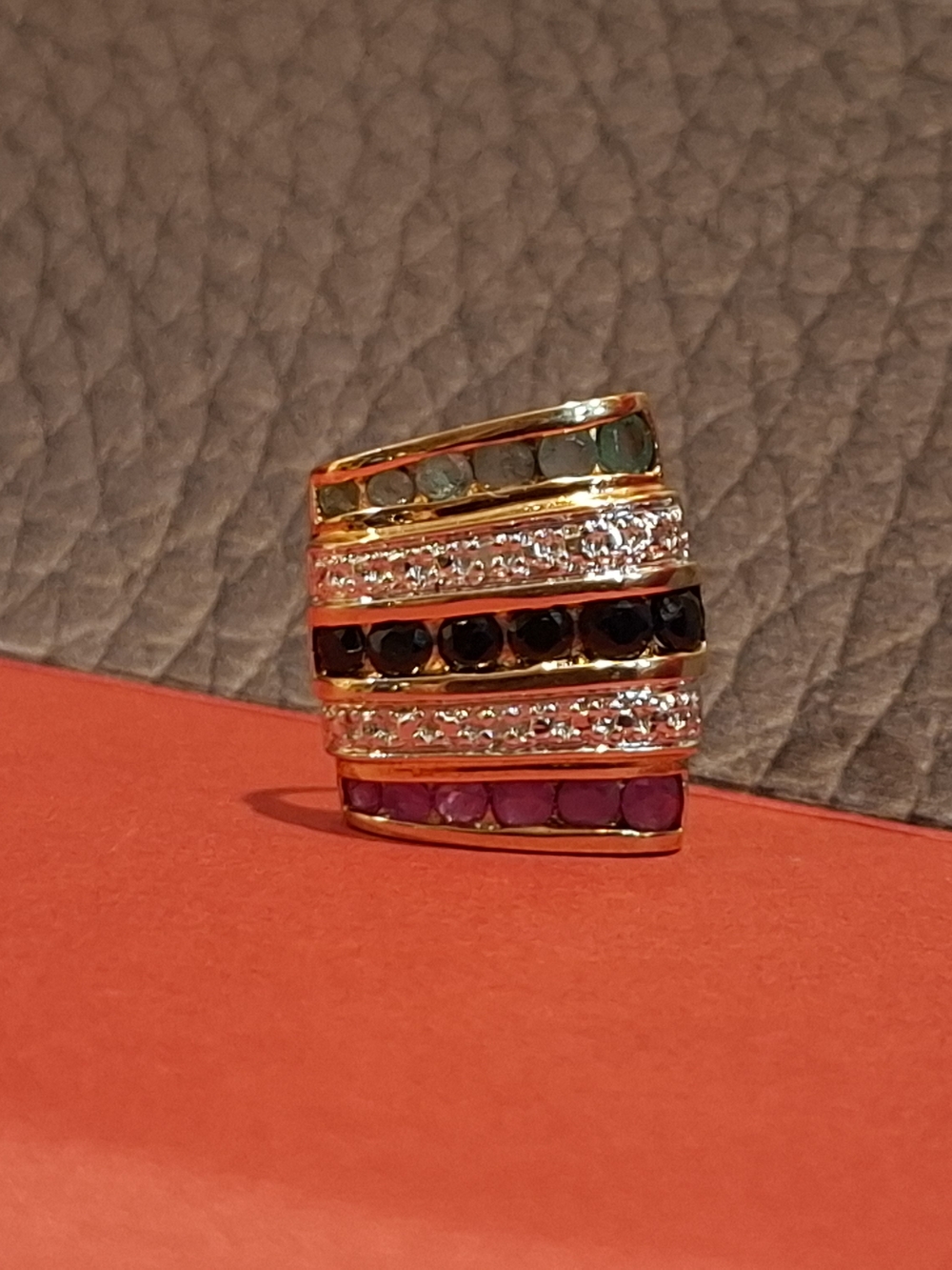 BEAUTIFUL YELLOW GOLD GEMSTONES PENDANT
